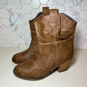 Charles albert brown booties size 7 women NWT